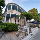 Grand Vin Wine Shop and Bar